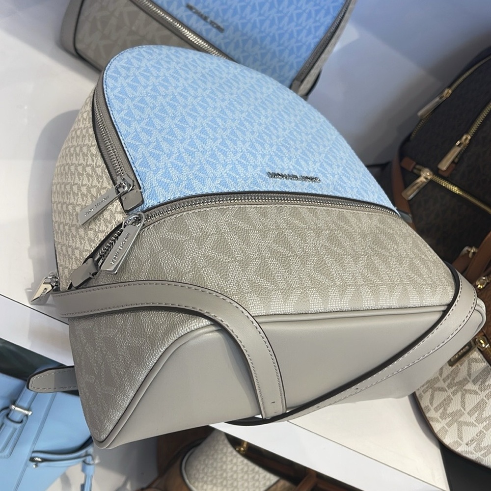 MICHAEL KORS Rhea Medium Zip Color-Block Signature Logo Backpack
LT SKY MLT
NWT - Picture 10 of 16